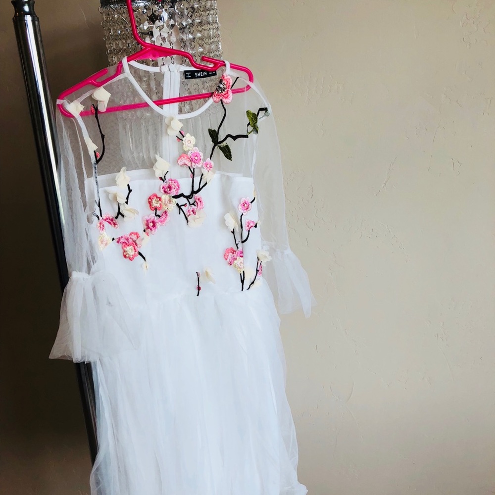 WHITE FLORAL DRESS - Picture 1 of 7